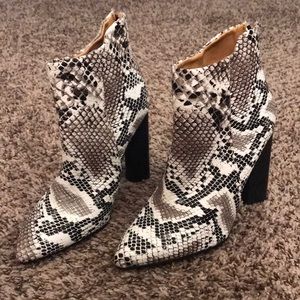 Heeled ankle boots with a reptile print
